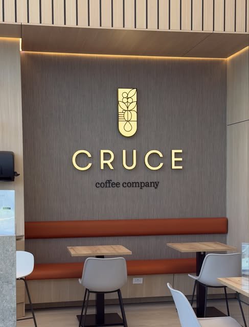 Letras interiores de Cruce Coffee realizadas por ANSIL